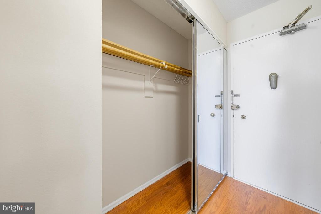 4600 S FOUR MILE RUN DRIVE S Unit: 537