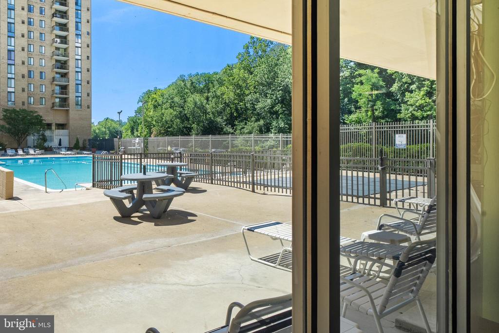 4600 S FOUR MILE RUN DRIVE S Unit: 537
