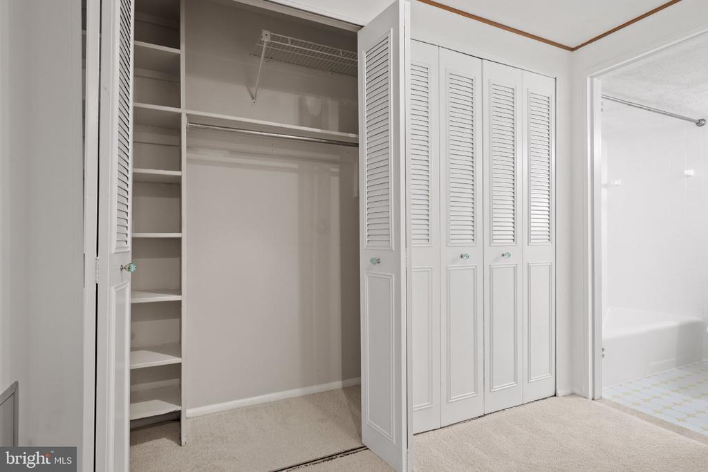 4600 S FOUR MILE RUN DRIVE S Unit: 423