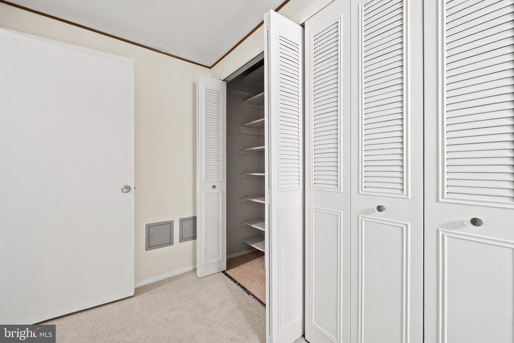 4600 S FOUR MILE RUN DRIVE S Unit: 423