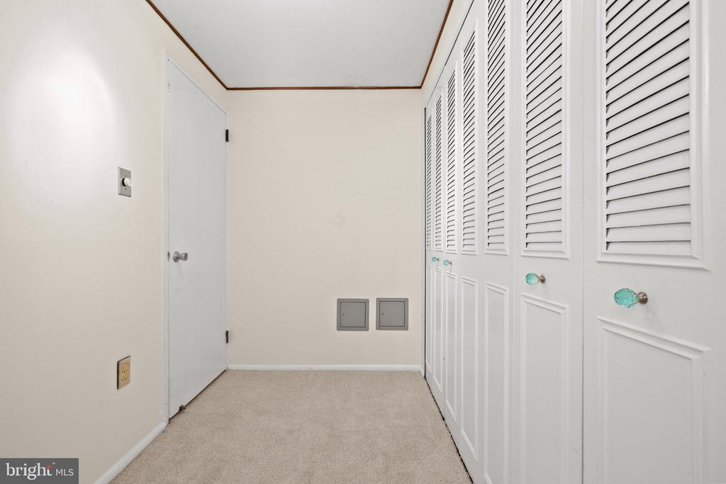 4600 S FOUR MILE RUN DRIVE S Unit: 423