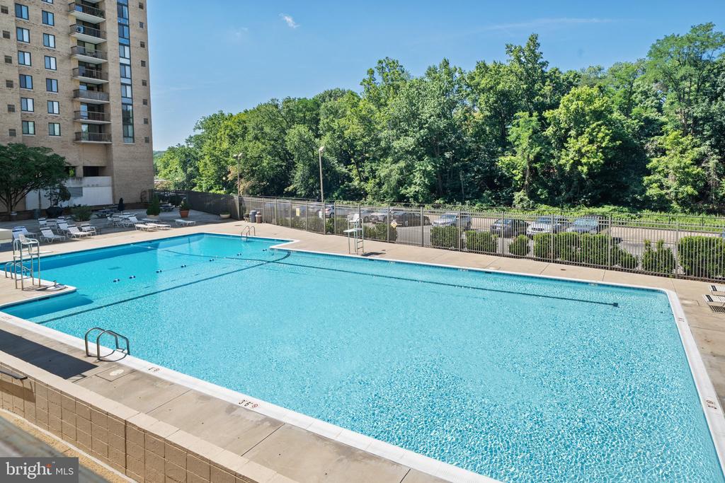 4600 S FOUR MILE RUN DRIVE S Unit: 423