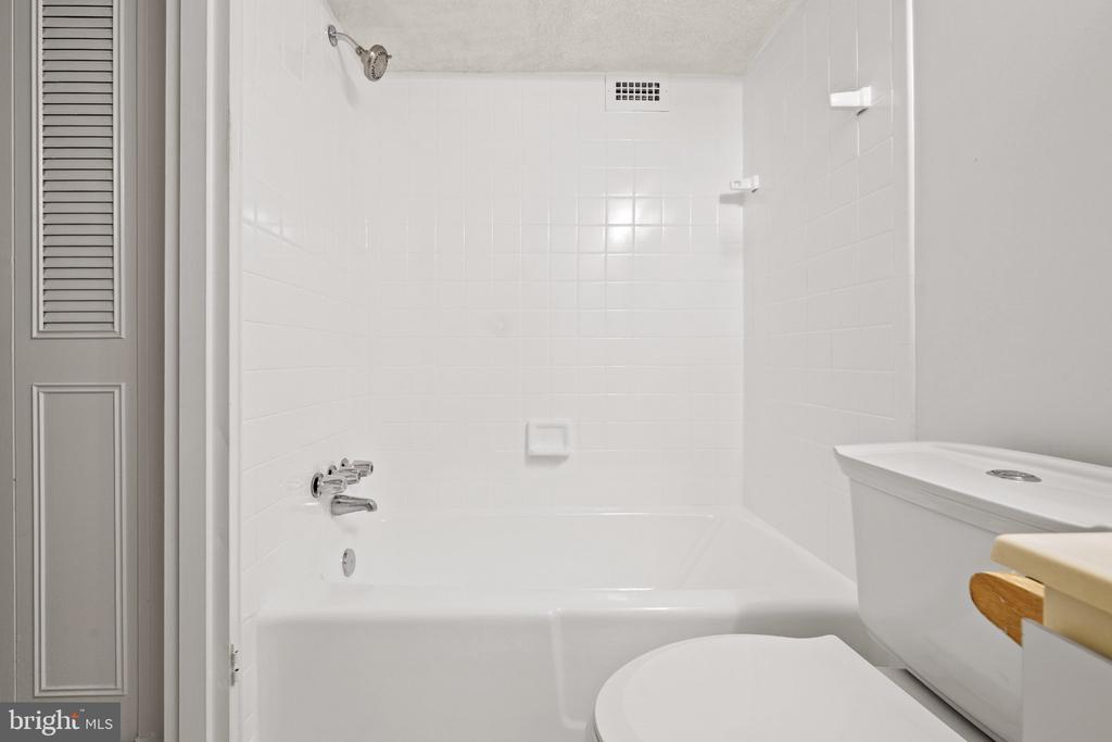 4600 S FOUR MILE RUN DRIVE S Unit: 423