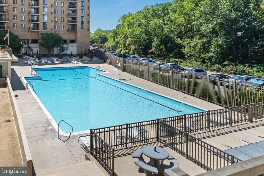 4600 S FOUR MILE RUN DRIVE S Unit: 423