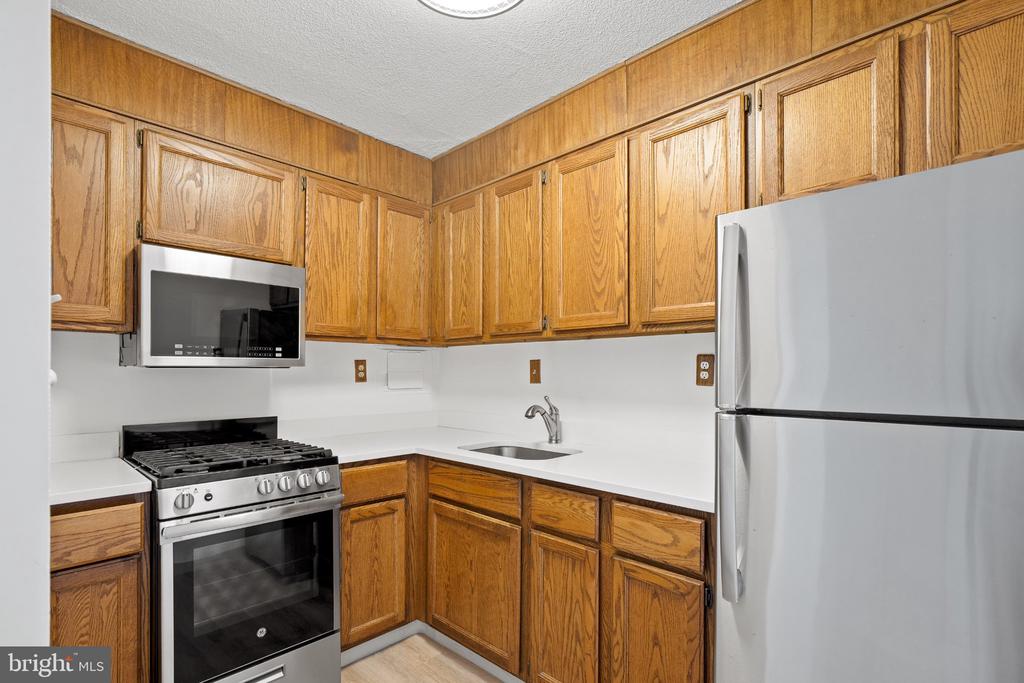 4600 S FOUR MILE RUN DRIVE S Unit: 423