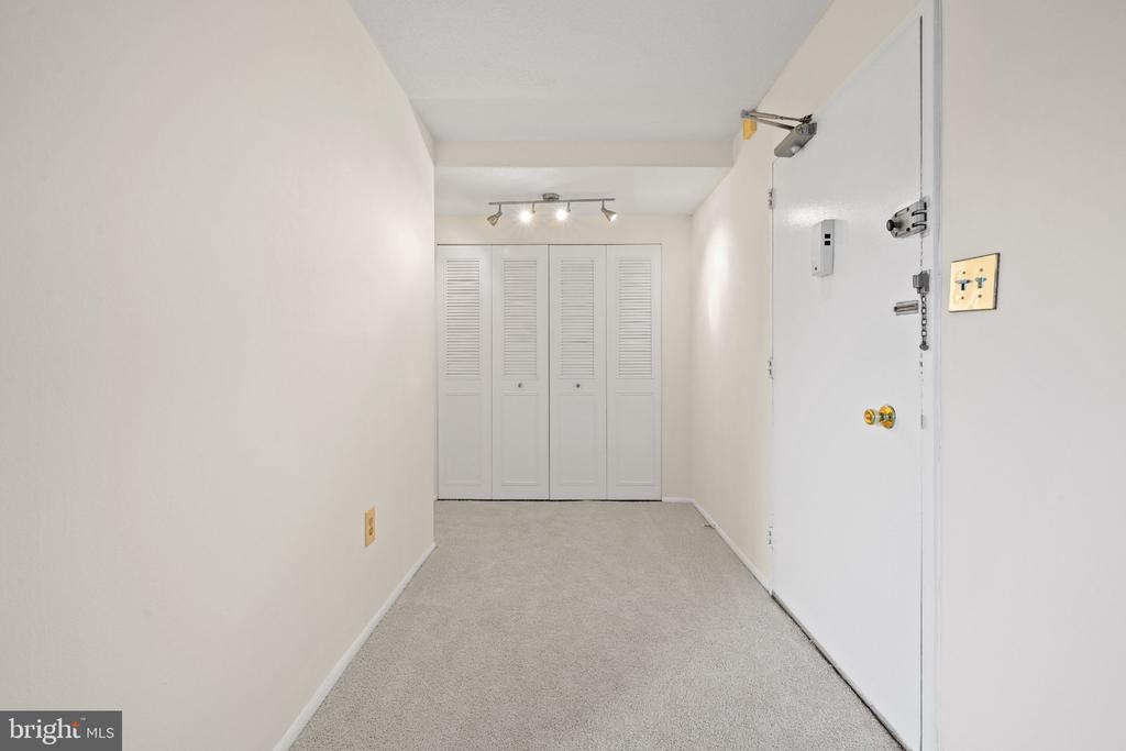 4600 S FOUR MILE RUN DRIVE S Unit: 423
