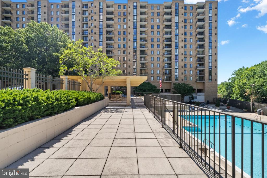 4600 S FOUR MILE RUN DRIVE S Unit: 423