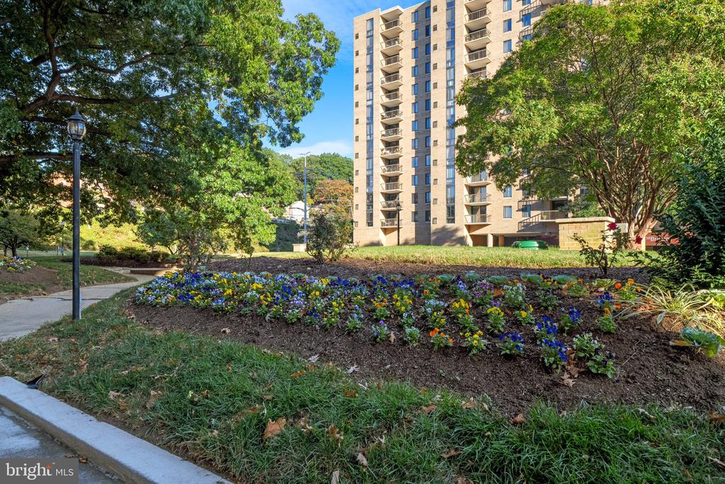 4600 S FOUR MILE RUN DRIVE S Unit: 423