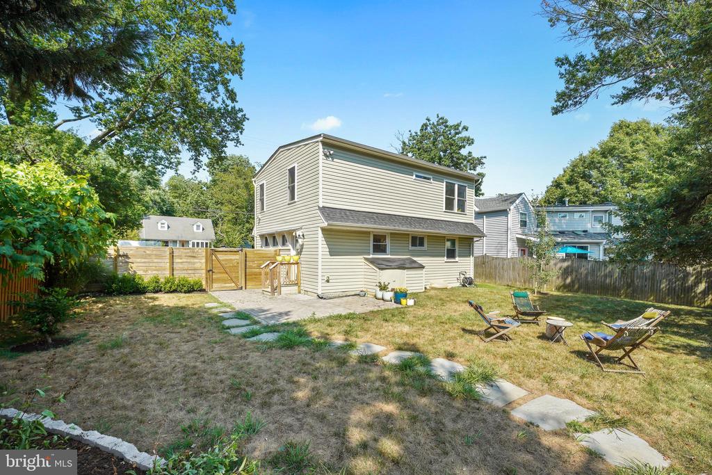 6812 Quander Rd