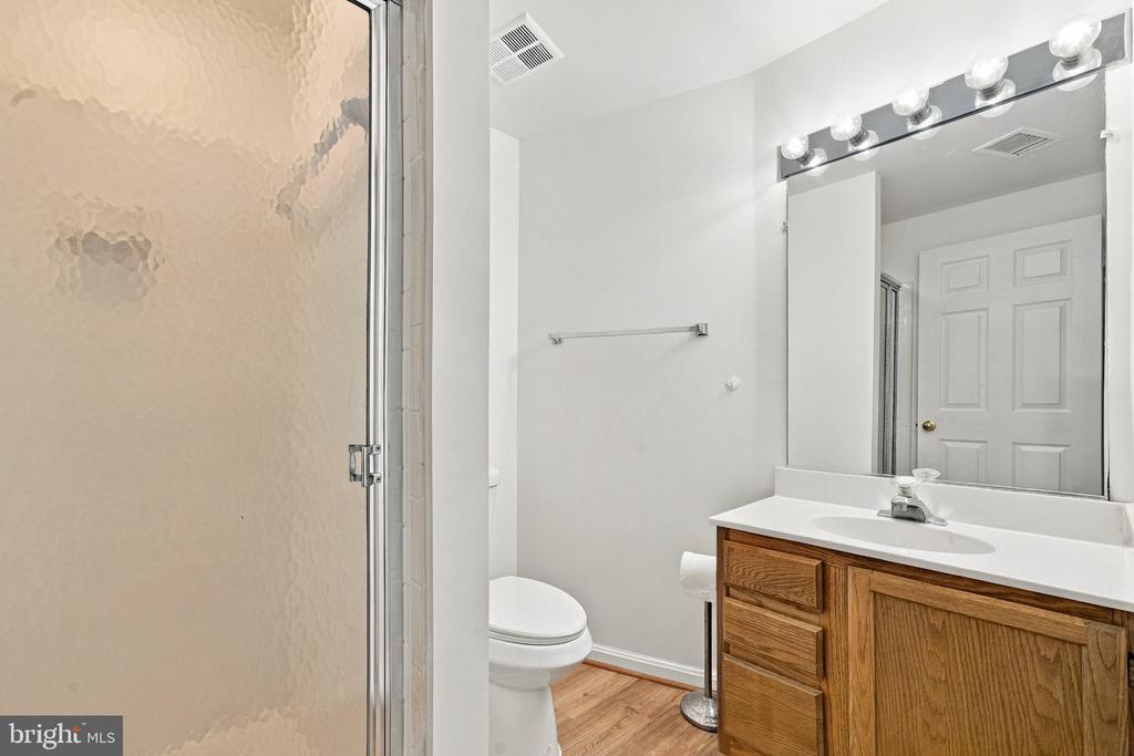 5909 SAINT GILES WAY