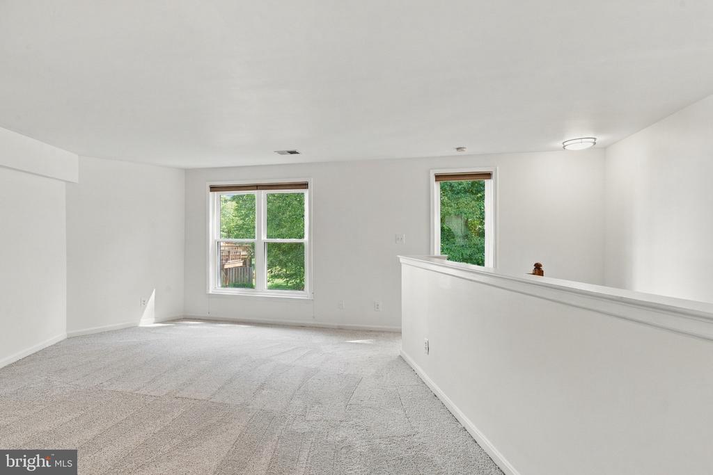 5909 SAINT GILES WAY