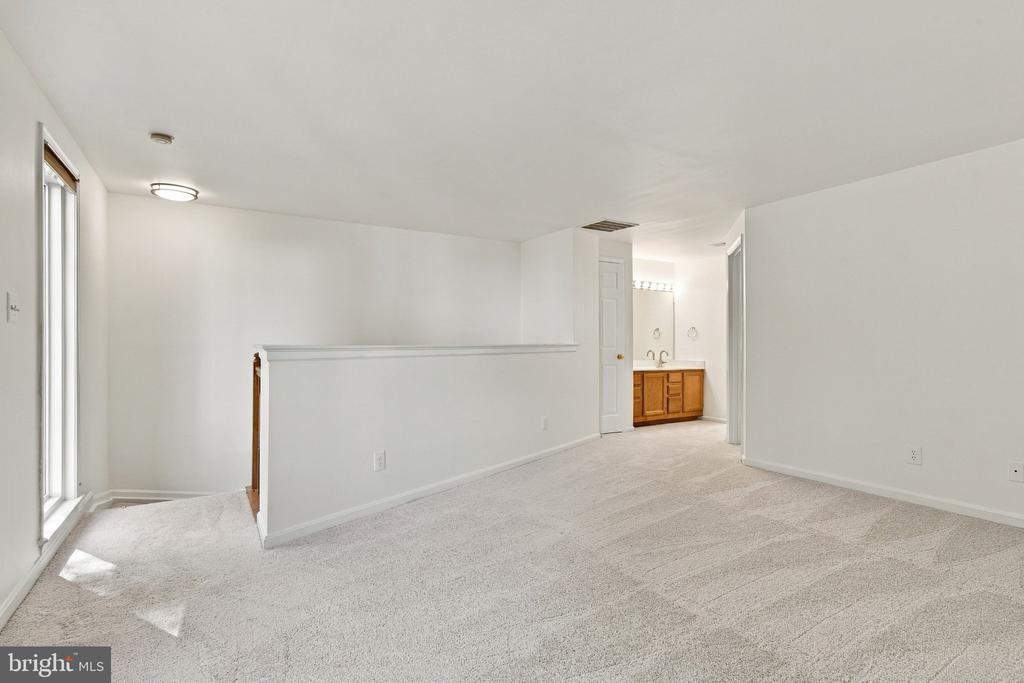 5909 SAINT GILES WAY