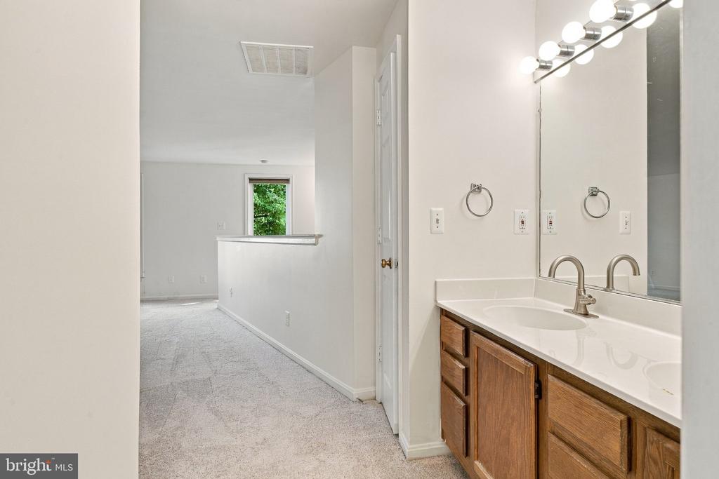 5909 SAINT GILES WAY