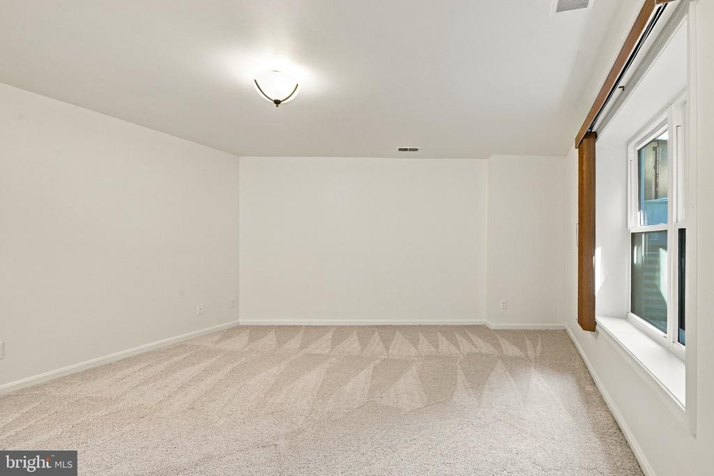 5909 SAINT GILES WAY