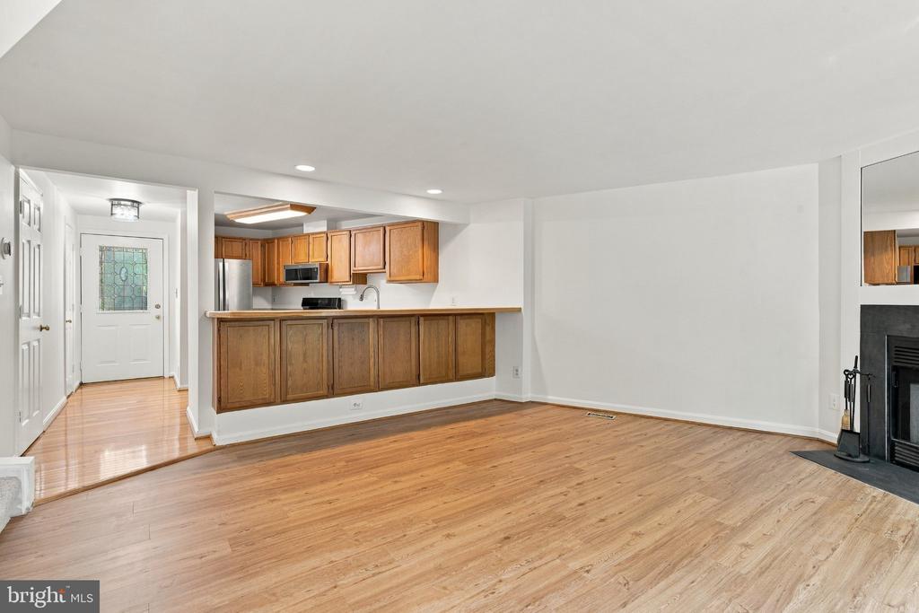 5909 SAINT GILES WAY