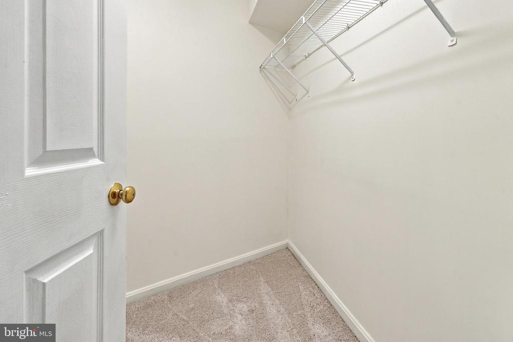 5909 SAINT GILES WAY