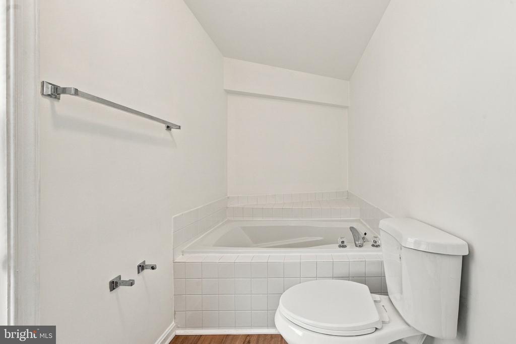 5909 SAINT GILES WAY