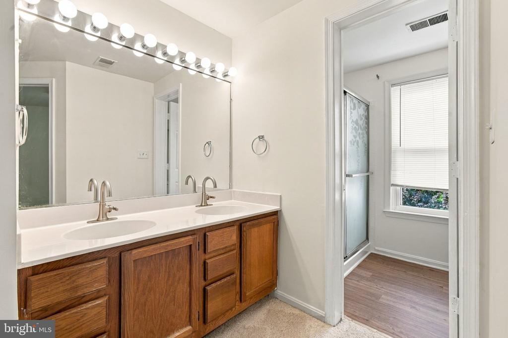5909 SAINT GILES WAY