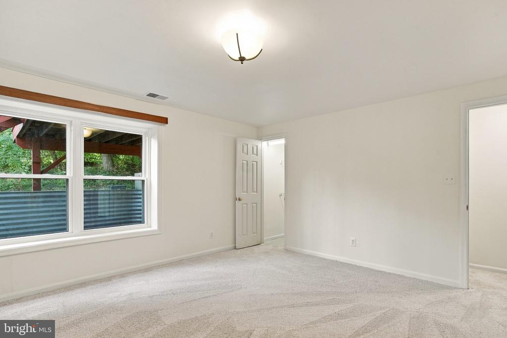 5909 SAINT GILES WAY