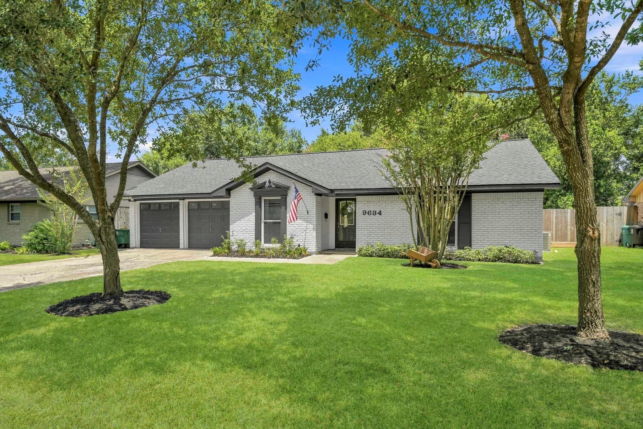 9634 Meadowglen Lane