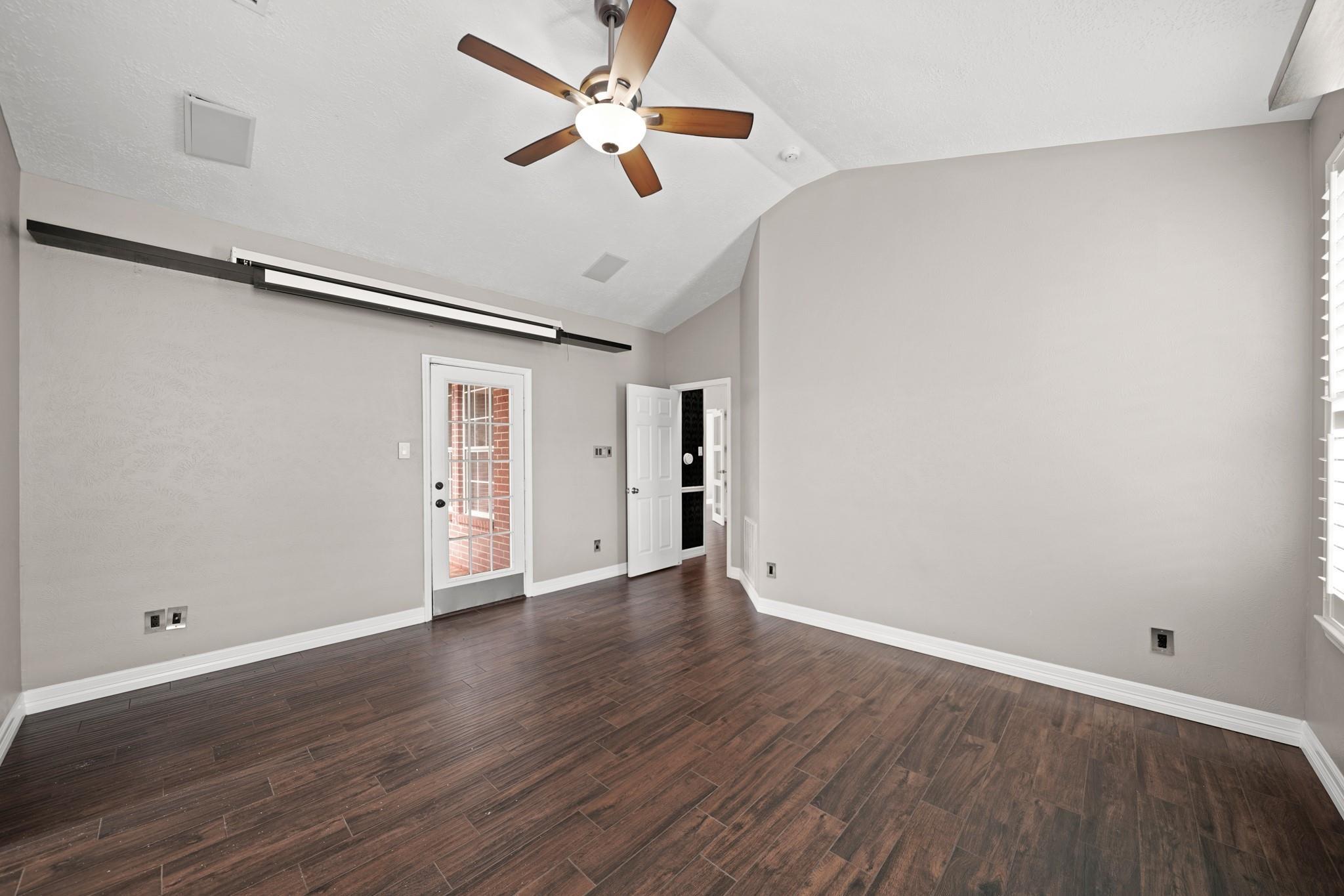 1207 Wildewood Court