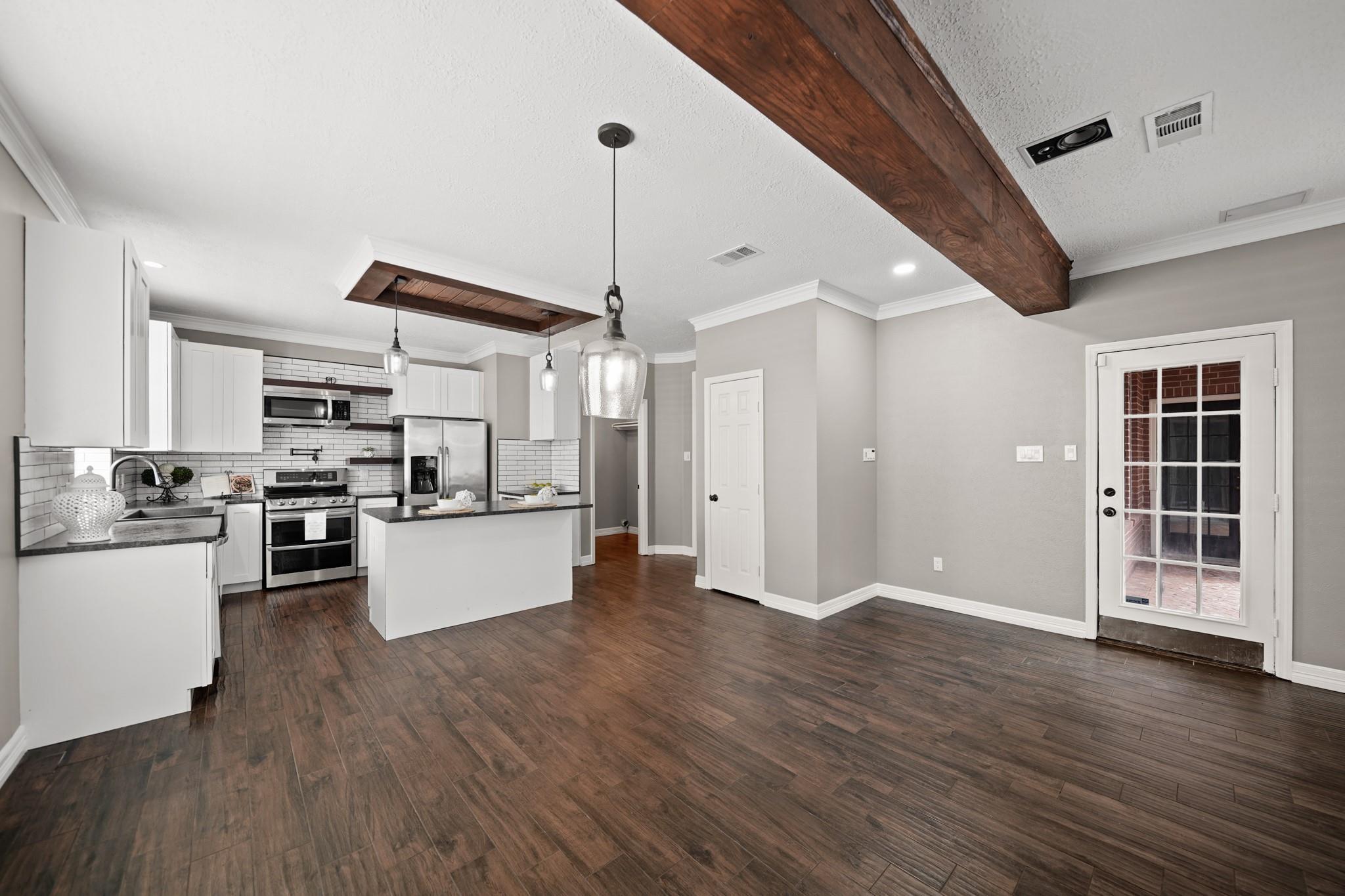 1207 Wildewood Court
