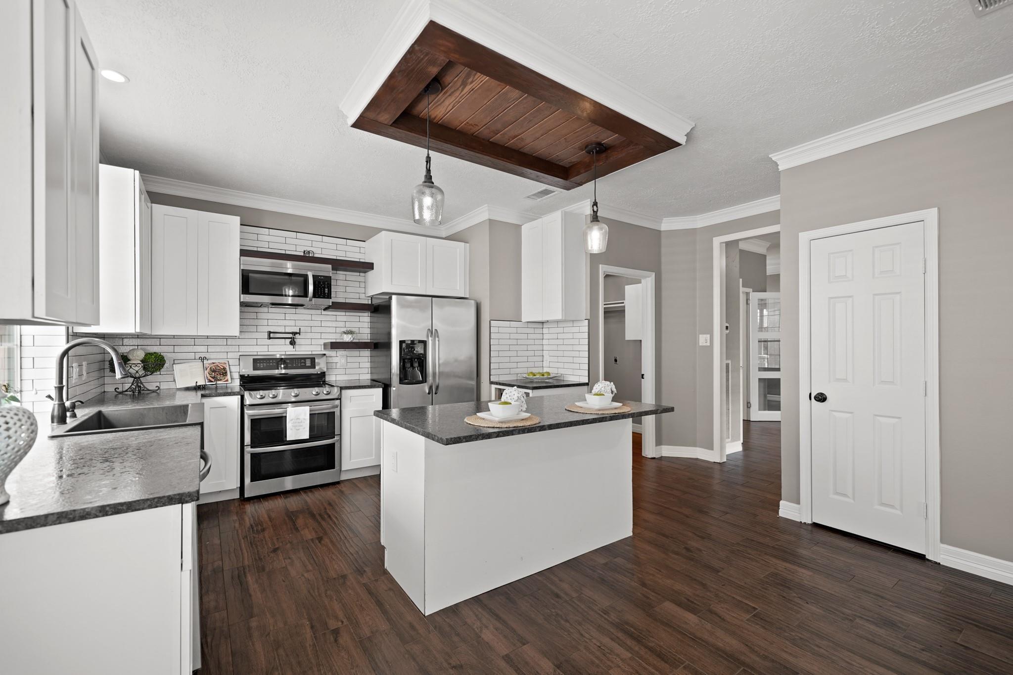 1207 Wildewood Court