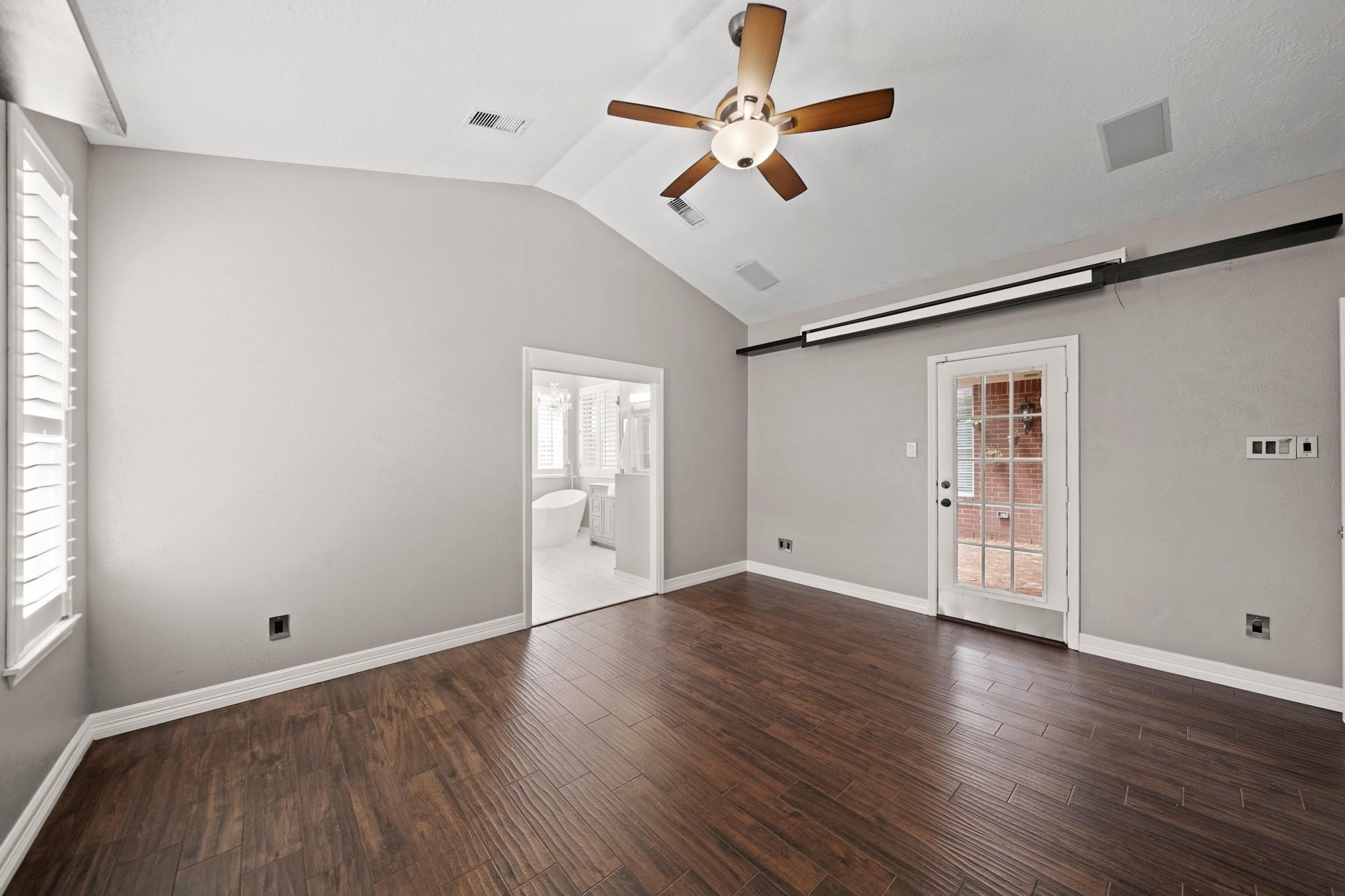 1207 Wildewood Court