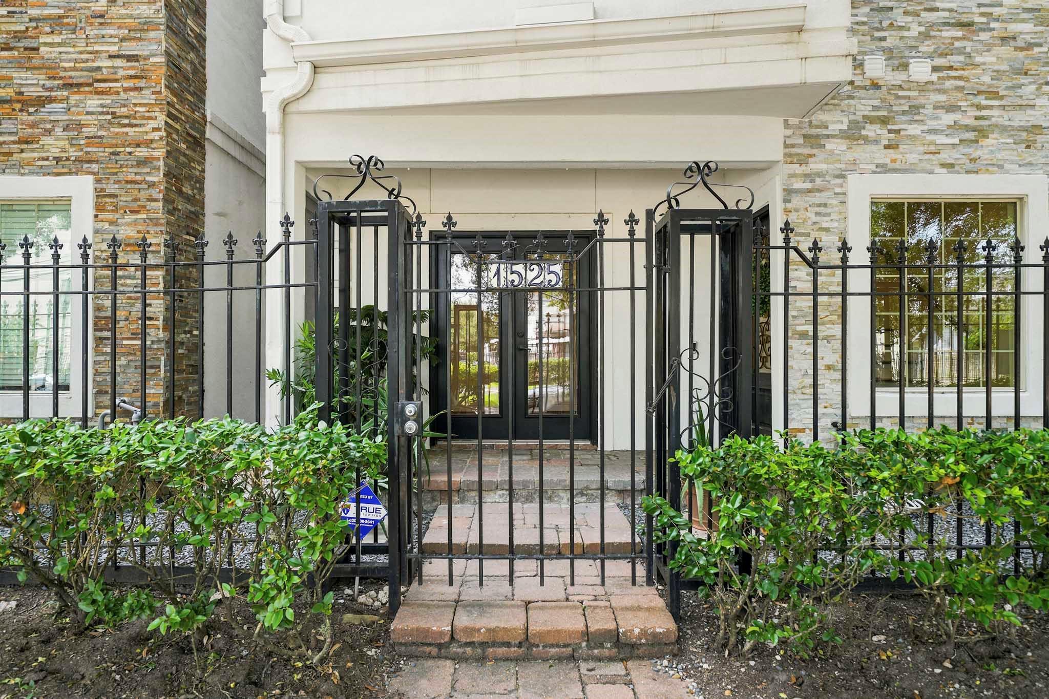 1525 Rosewood Street