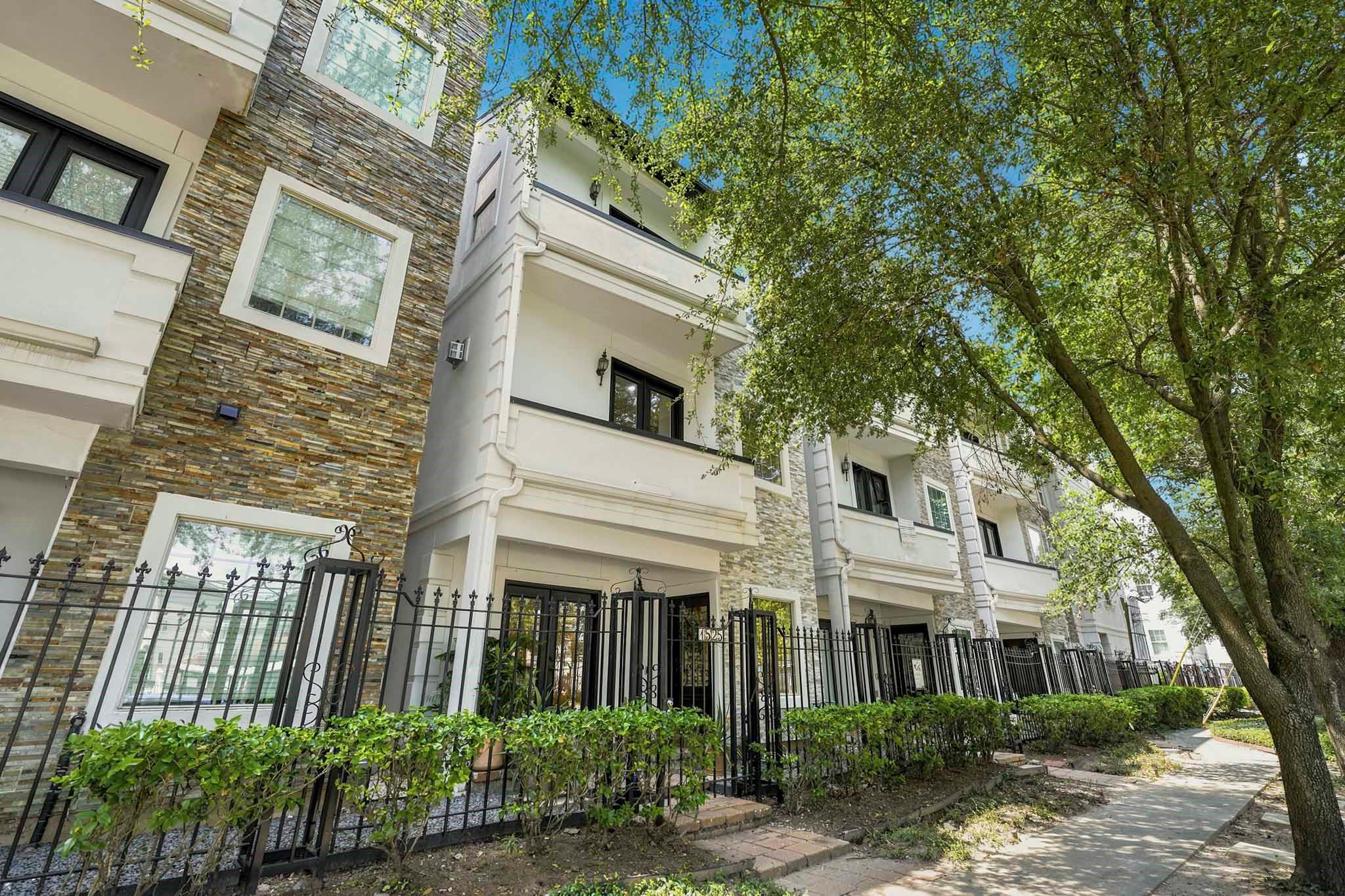 1525 Rosewood Street