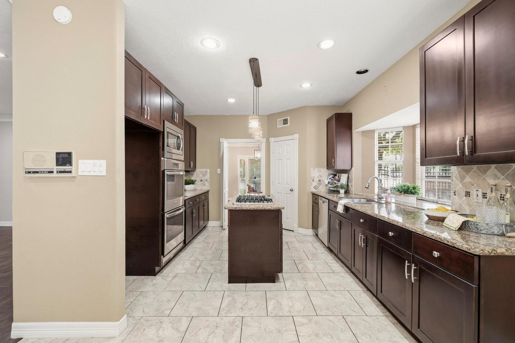 1201 Arbre Lane