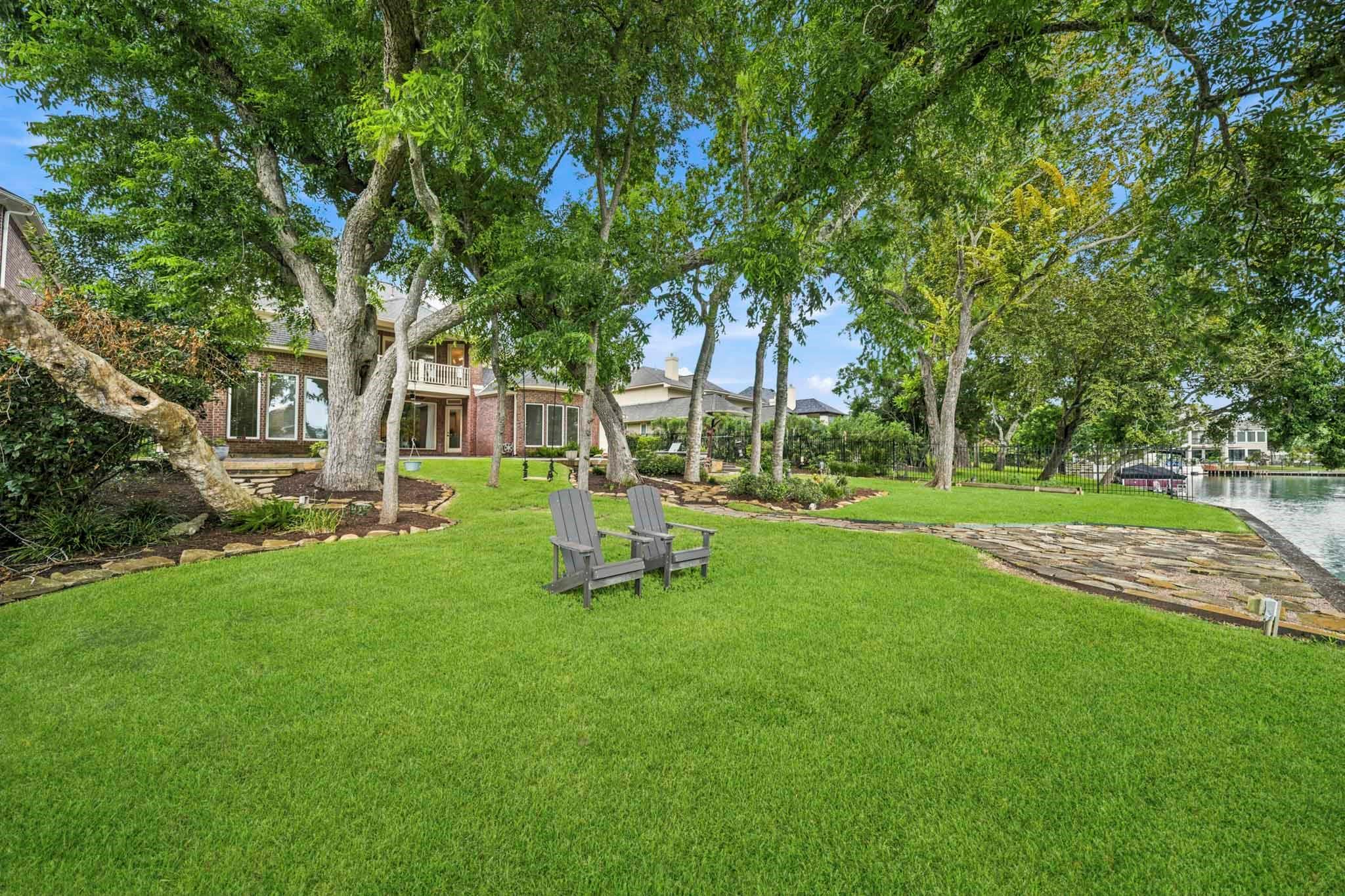40 Palm Boulevard