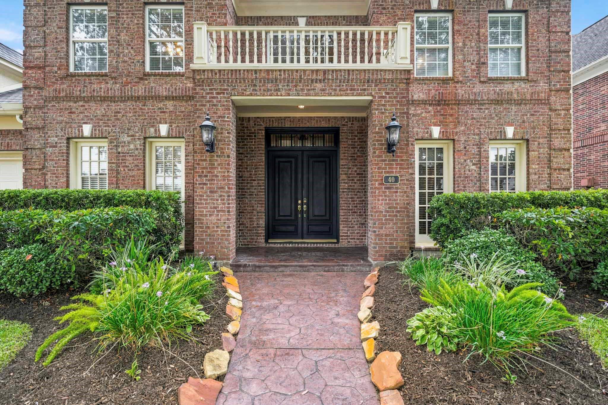 40 Palm Boulevard