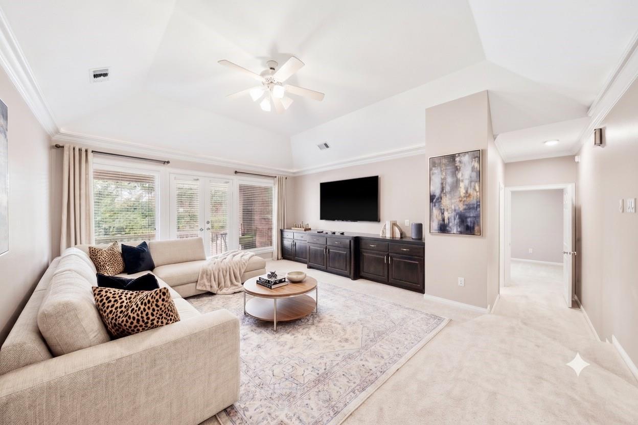 40 Palm Boulevard