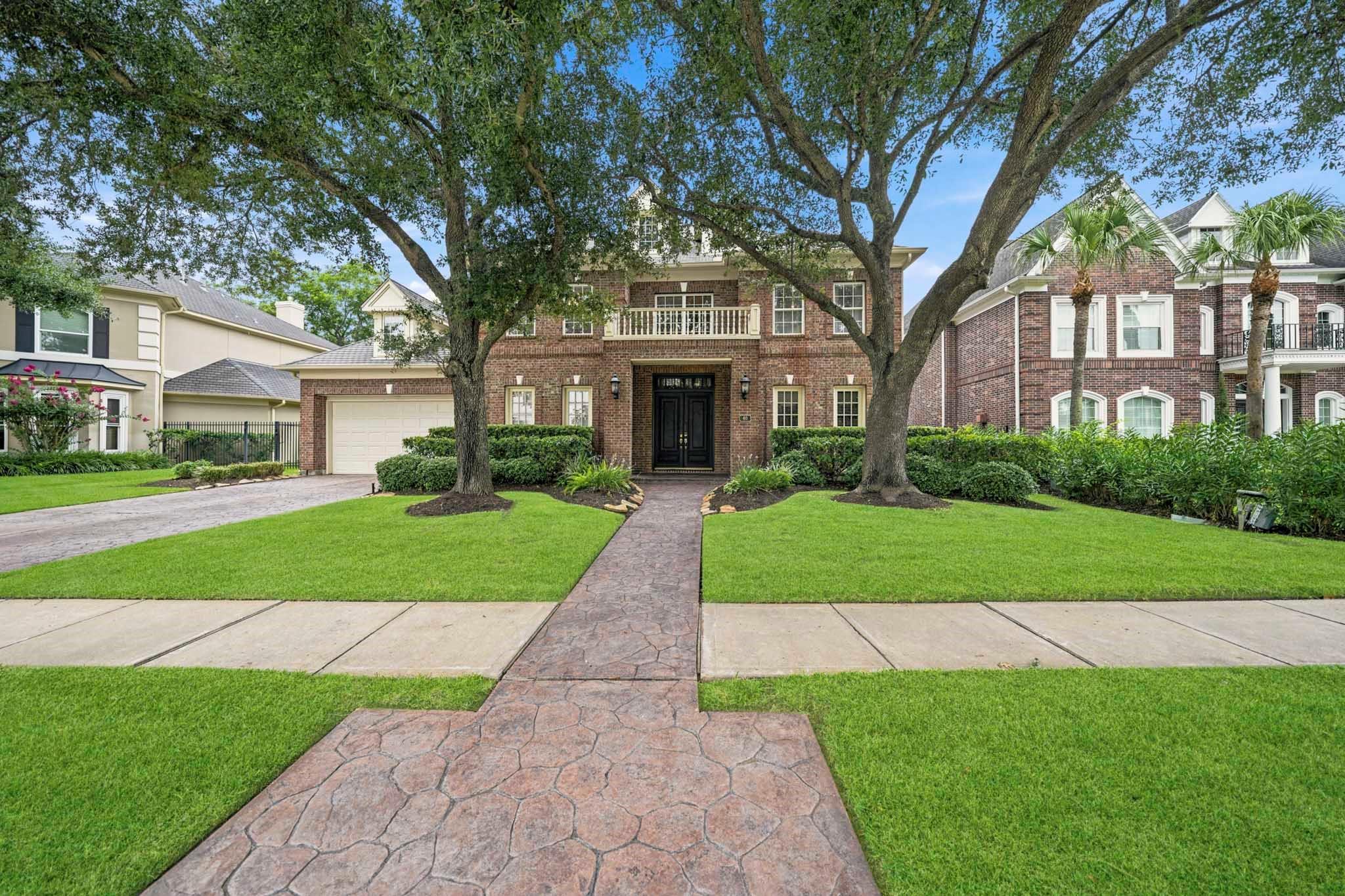 40 Palm Boulevard