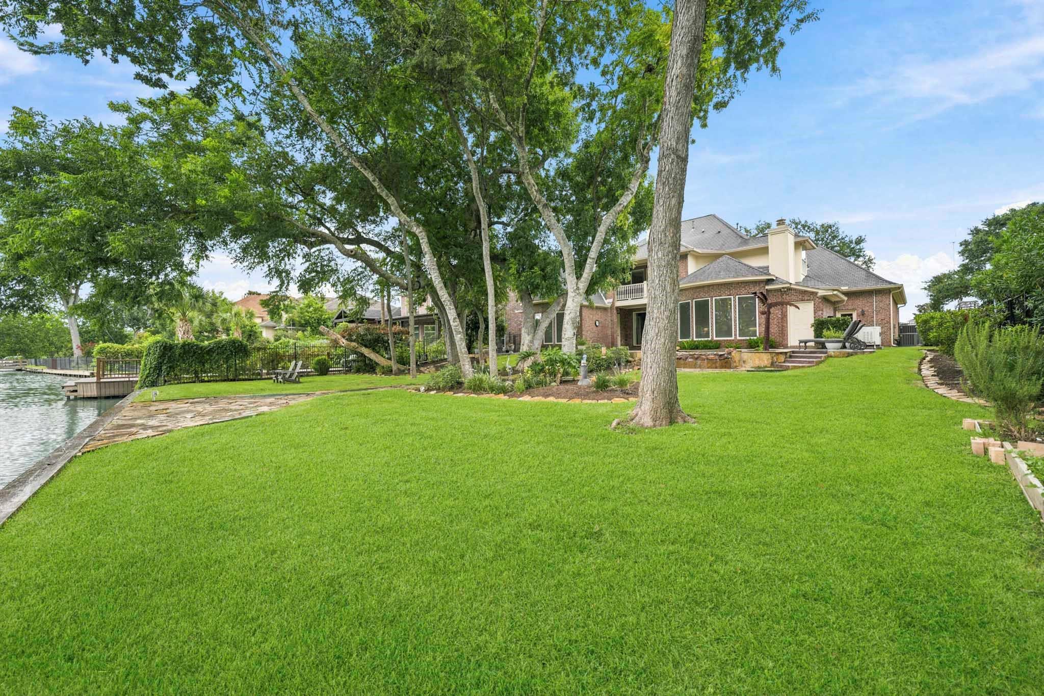40 Palm Boulevard