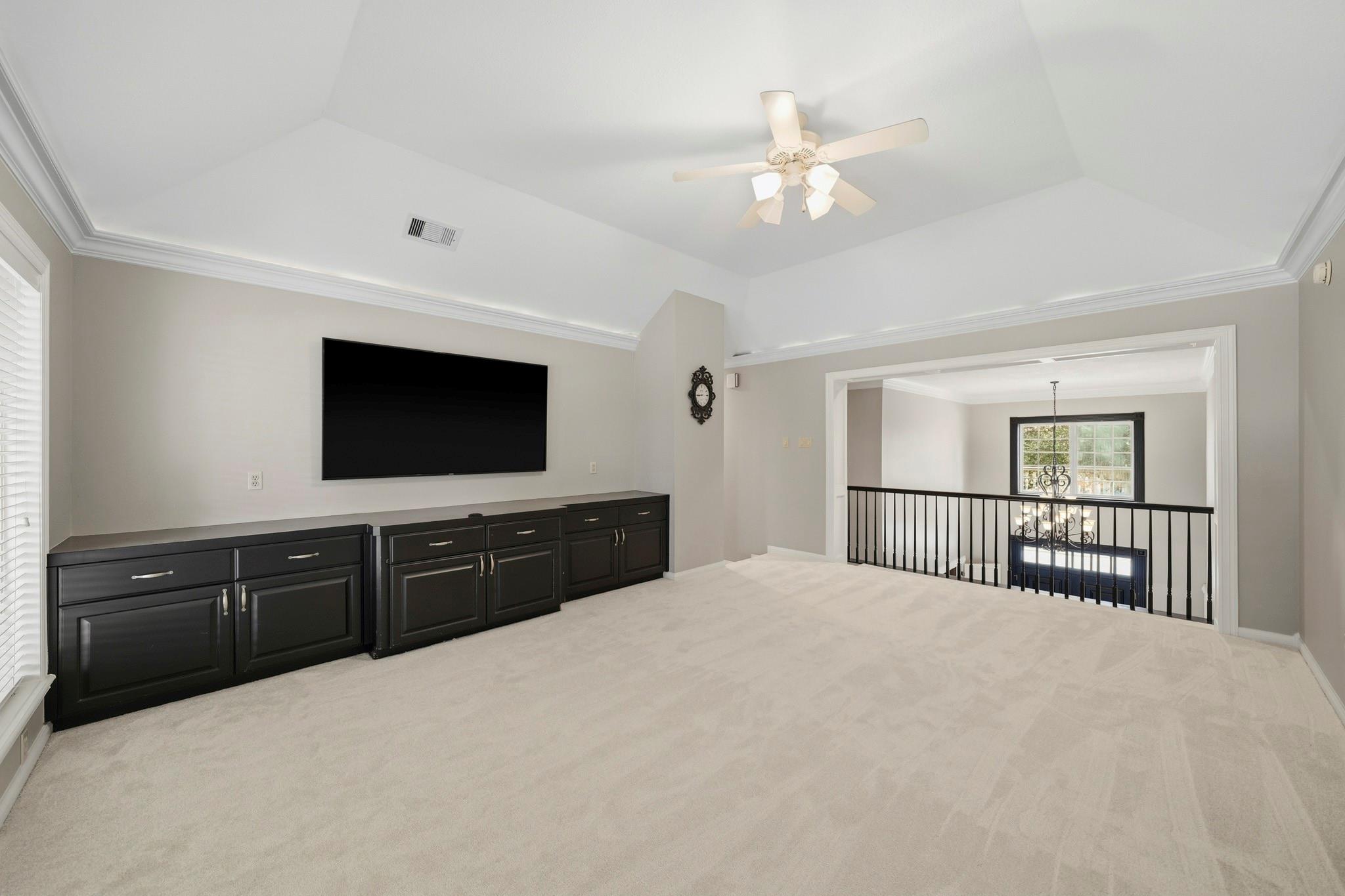 40 Palm Boulevard