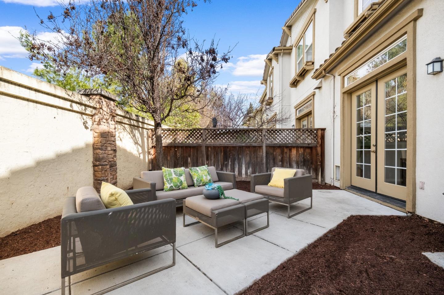 231 Azevedo CIR