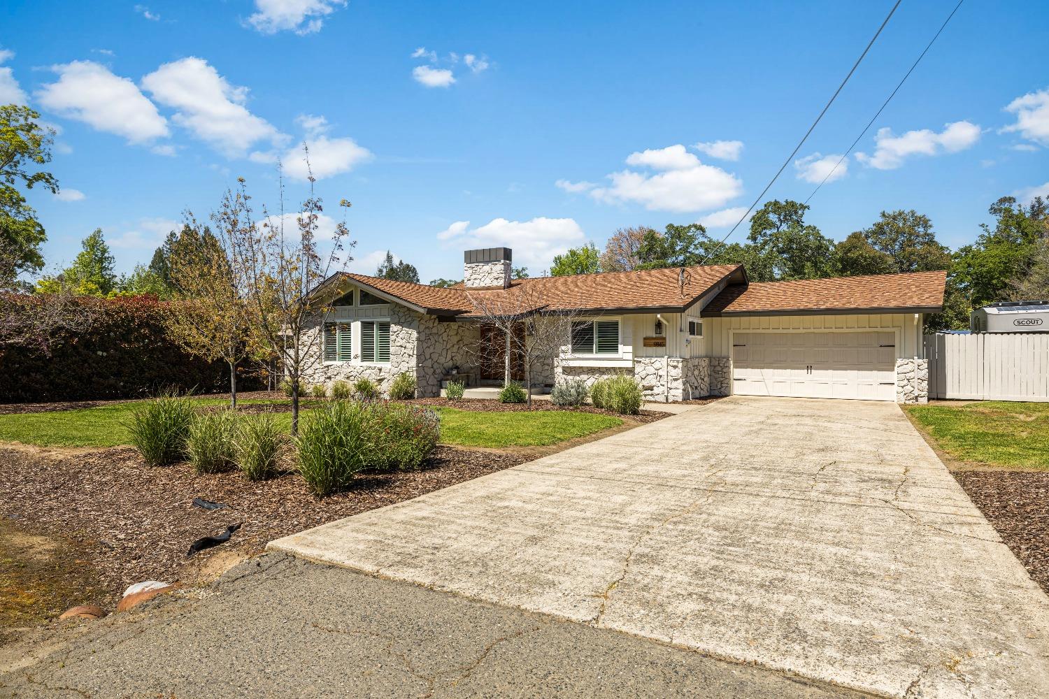 9845 Valley Pines Drive