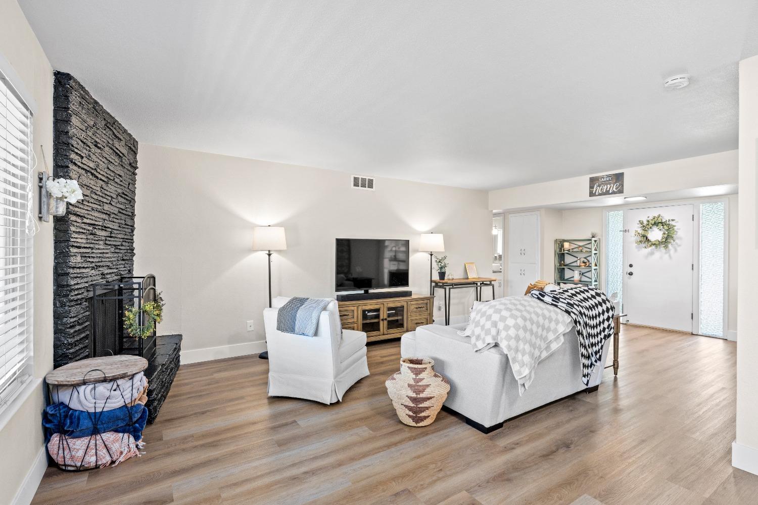 4525 Longhorn Street