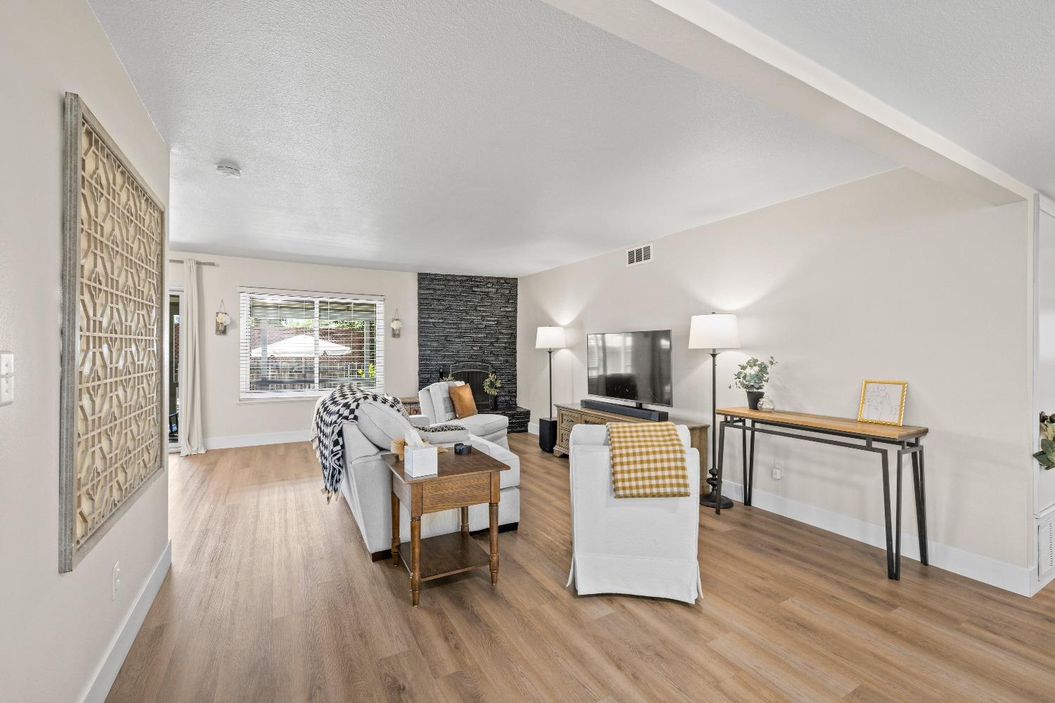 4525 Longhorn Street