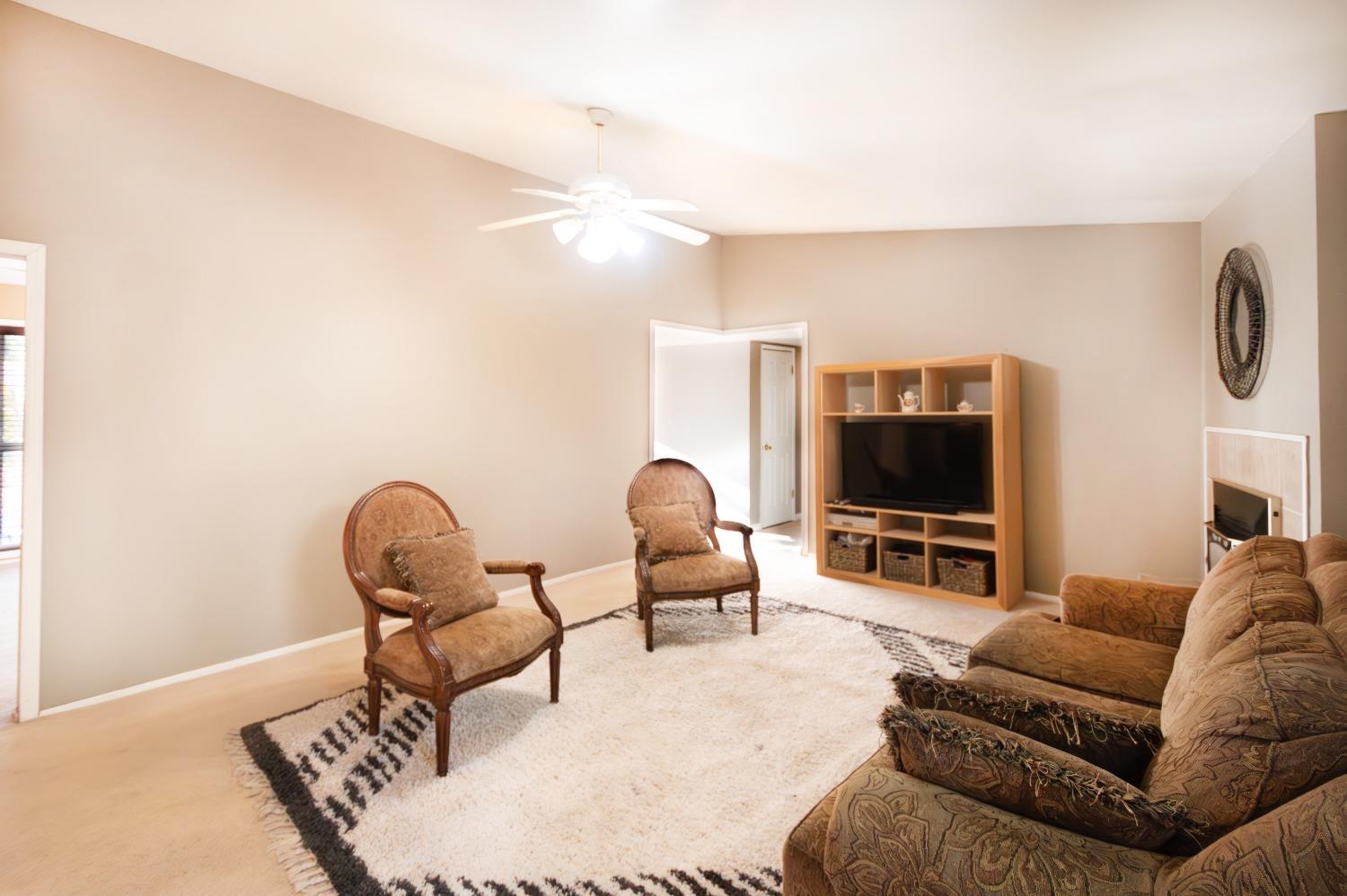 2923 Country Club Drive