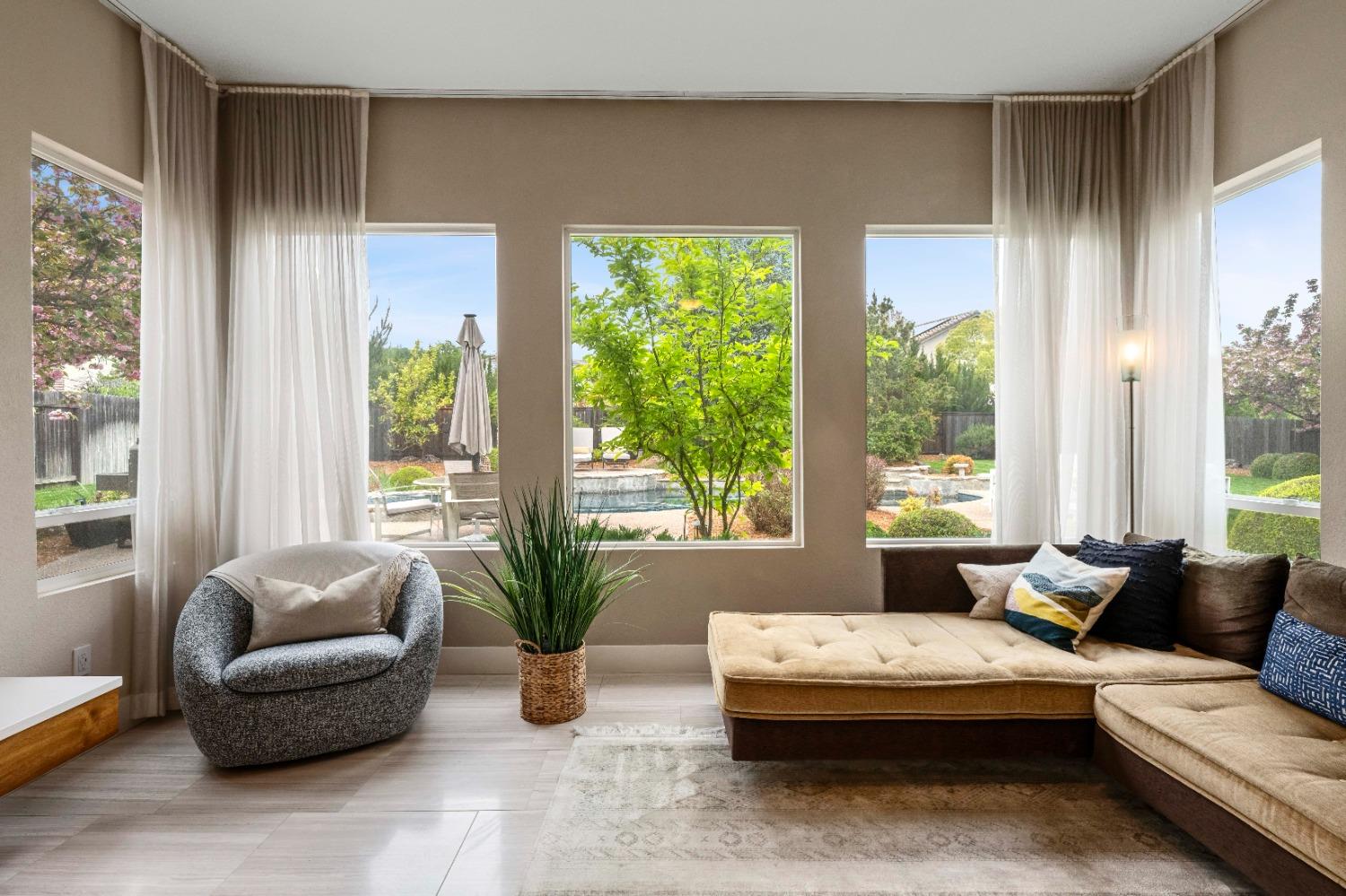 3453 Smokey Mountain Circle