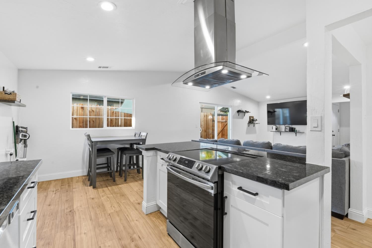 6577 Thomas Drive