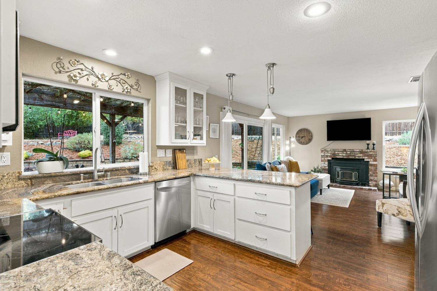 2221 Peggy Lane