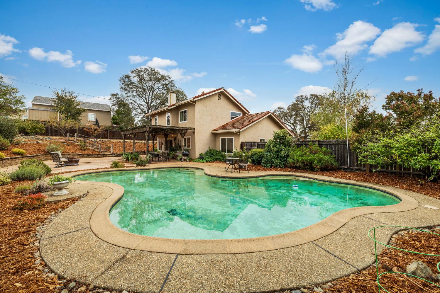 2221 Peggy Lane
