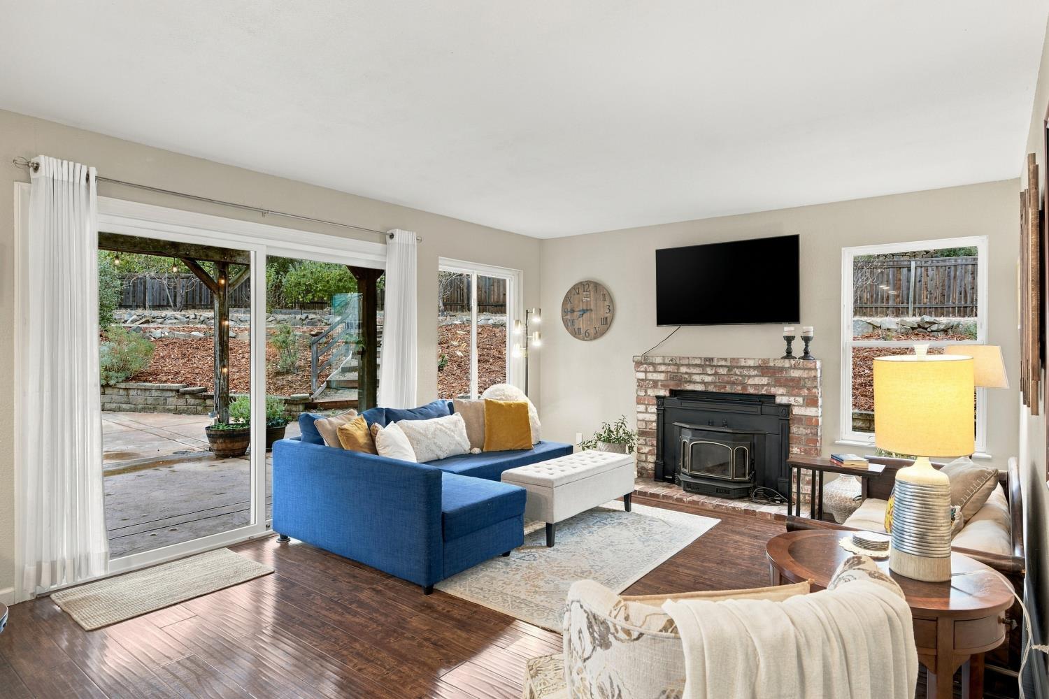 2221 Peggy Lane