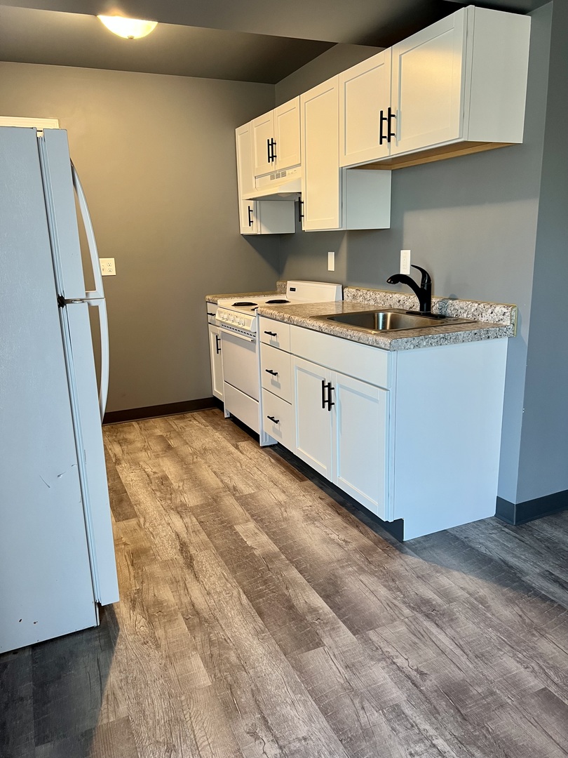 530 E 3rd Street Unit: F