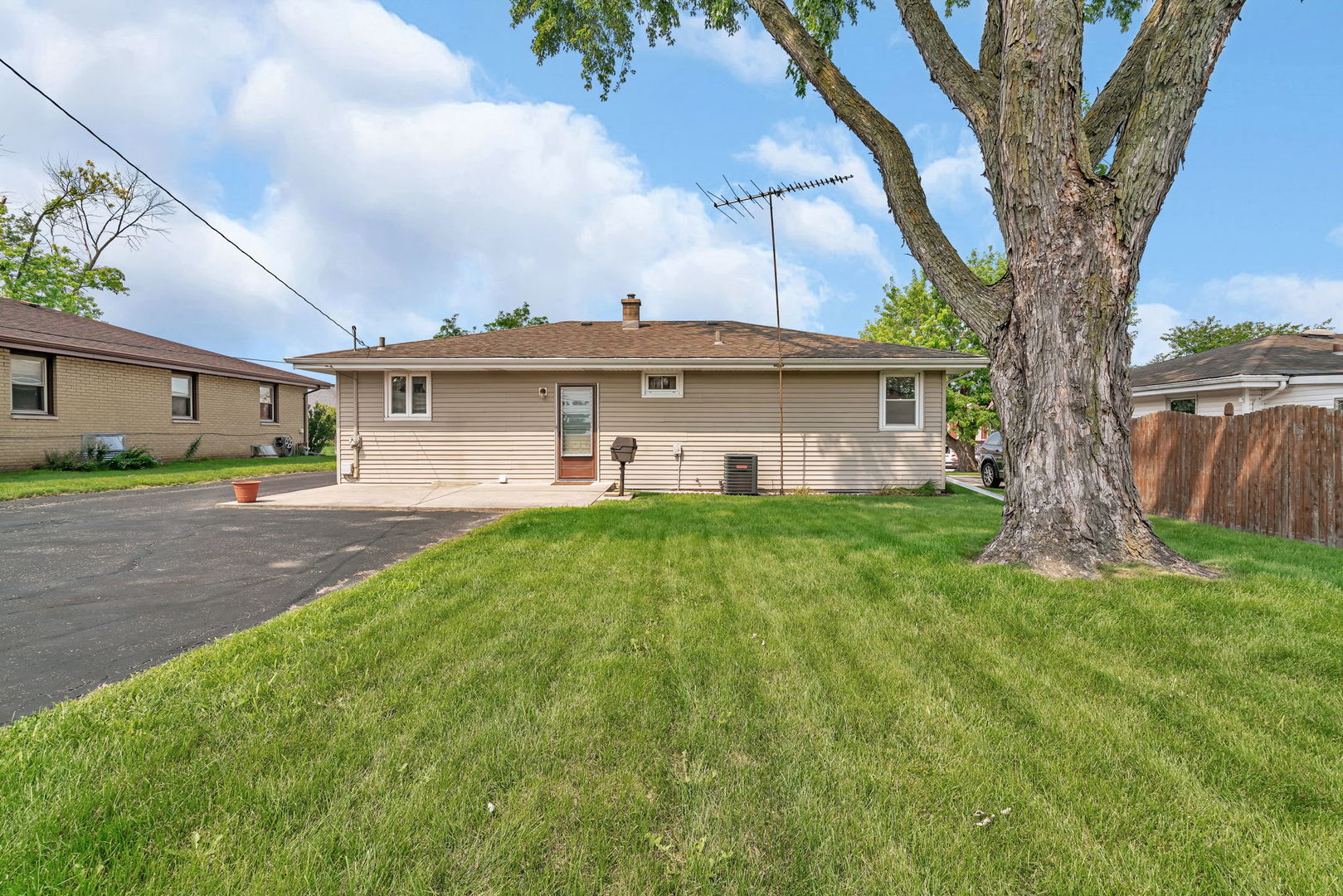 1308 Hosmer Street
