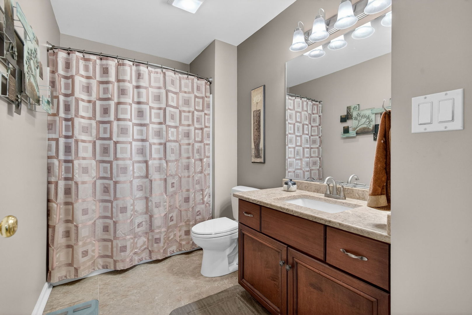 3434 Lake Shore Drive